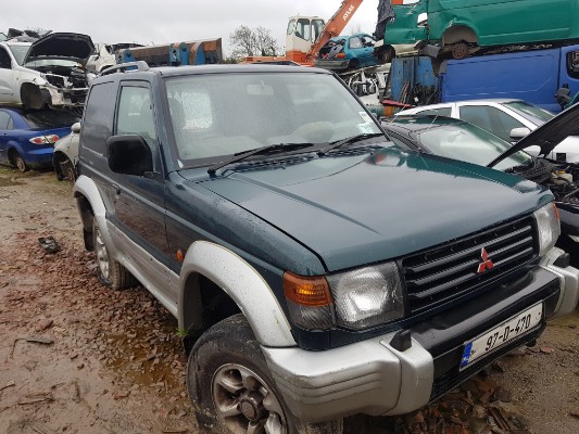 1997 MITSUBISHI PAJERO GLS for breaking