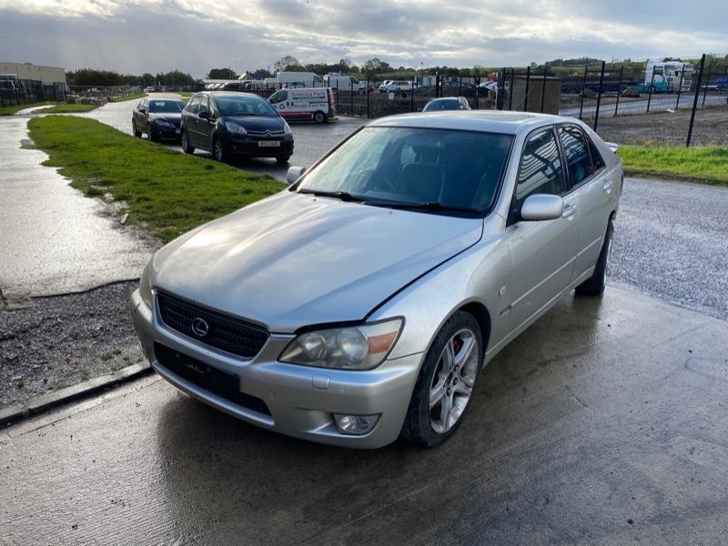 2000 LEXUS IS SPORT for breaking