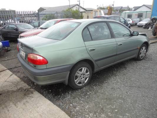 2001 TOYOTA AVENSIS 1.6 Aura for breaking