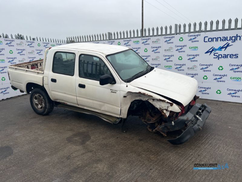 2001 TOYOTA HILUX 2.5 D for breaking