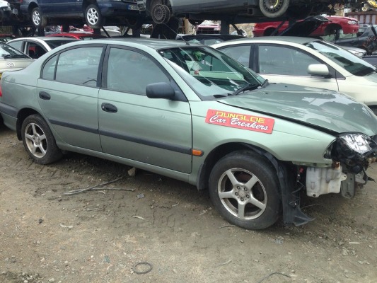 2002 TOYOTA AVENSIS for breaking