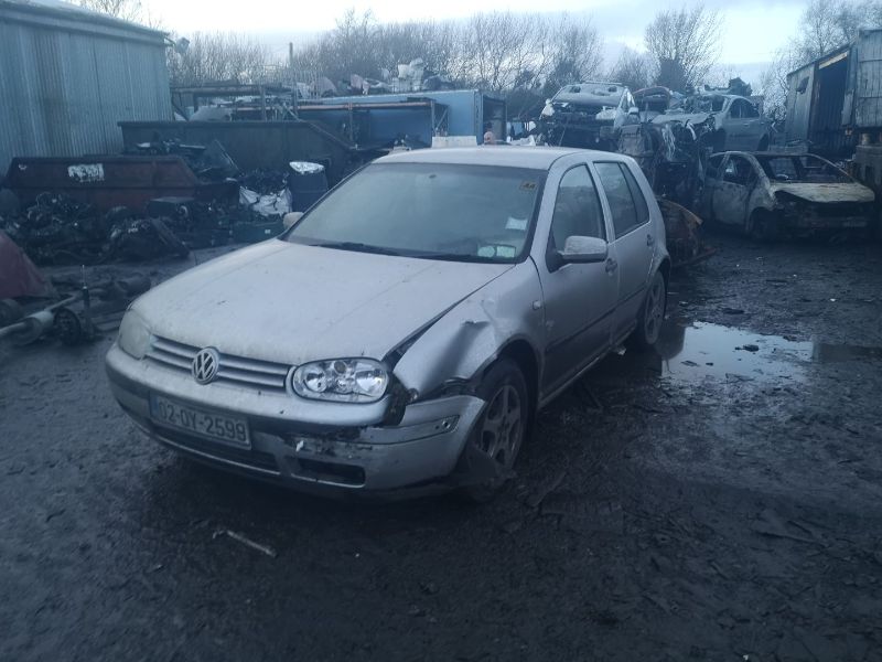 2002 VOLKSWAGEN GOLF 1.6 COMFORT 102BHP 5DR AUTO for breaking