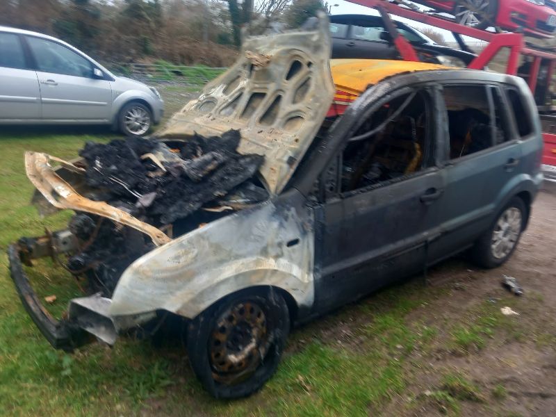 2003 FORD FUSION LX 1 for breaking