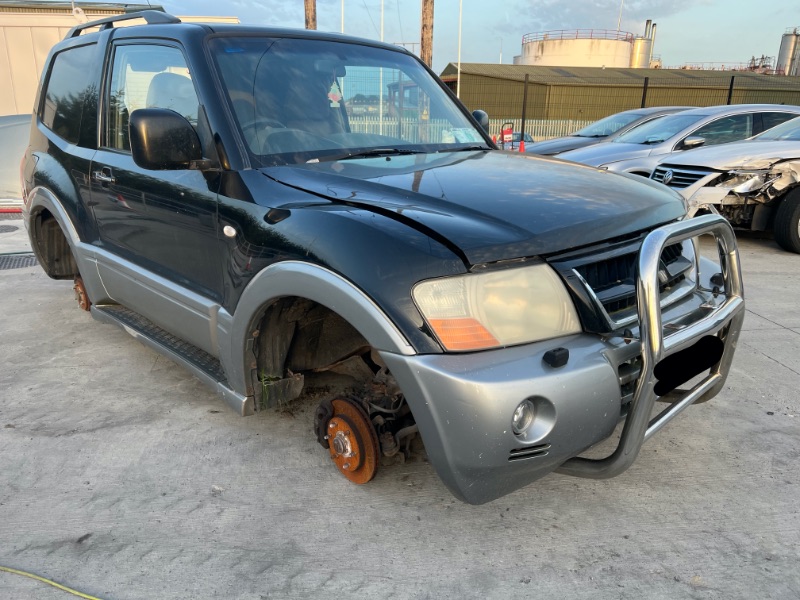 2003 MITSUBISHI PAJERO DX SWB 3DR for breaking