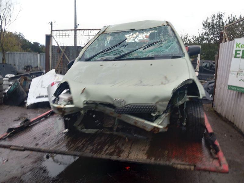 2003 TOYOTA YARIS 1.0 LUNA for breaking