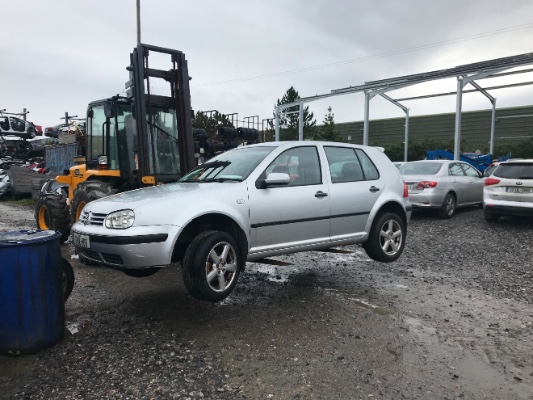 2003 VOLKSWAGEN GOLF 1.4 for breaking