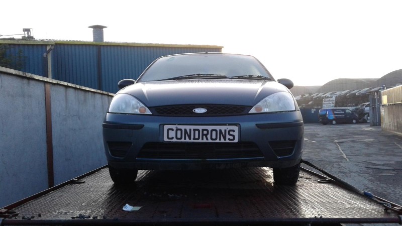 2004 FORD FOCUS LX 4DR for breaking