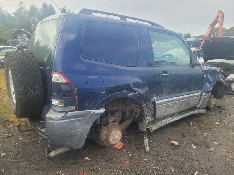 2004 MITSUBISHI PAJERO SWB for breaking