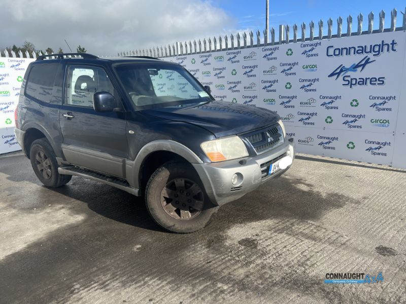 2004 MITSUBISHI PAJERO SWB for breaking