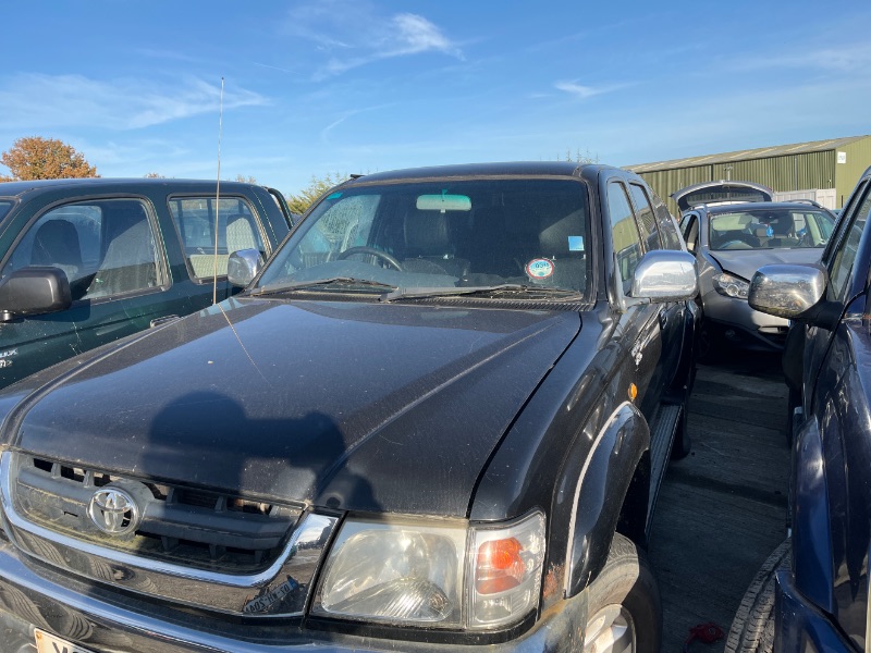 2004 TOYOTA YARIS BLUE for breaking