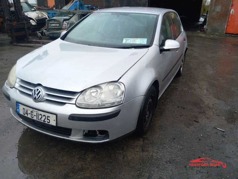 2004 VOLKSWAGEN GOLF 1.4 S 5DR for breaking