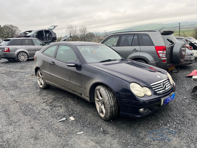 2005 MERCEDES C-CLASS 180 KOMPRESSOR SE AUTO for breaking