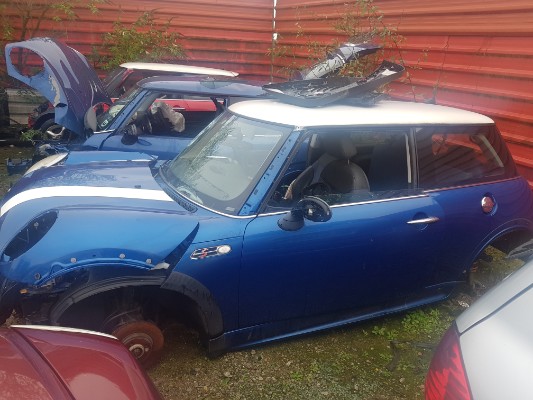 2005 MINI HATCH Cooper S for breaking