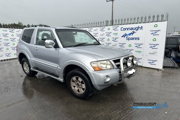 2005 MITSUBISHI PAJERO for breaking