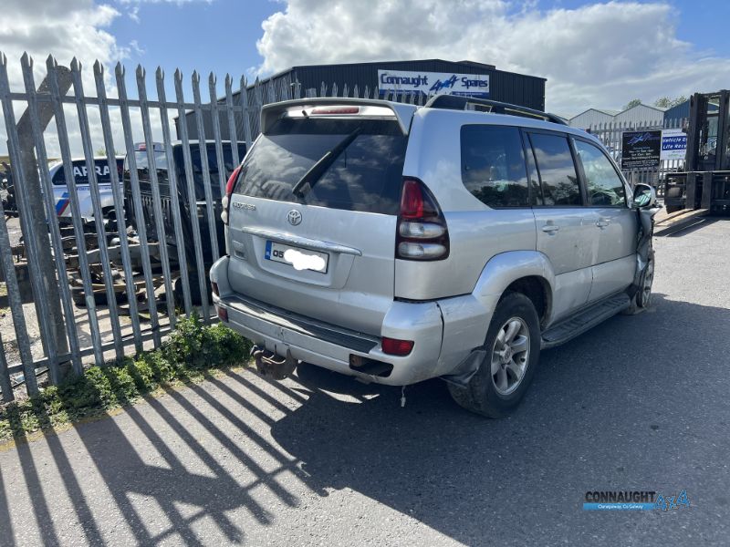2005 TOYOTA LANDCRUISER LWB GX PASS 8S MC for breaking