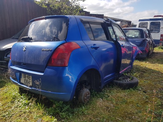 2006 SUZUKI SWIFT ZC11S 05DR A for breaking