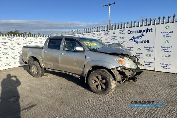 2006 TOYOTA HILUX 3.0 D-4D VIGO D/CAB 4DR for breaking