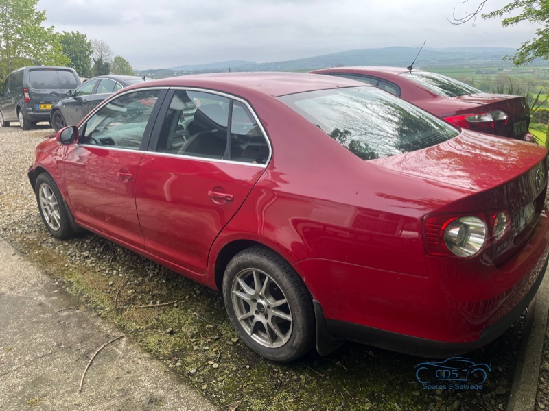 2007 VOLKSWAGEN JETTA COMFORT 1.6 4DR 102BHP for breaking