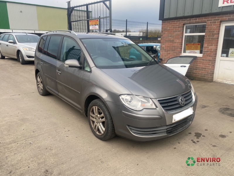 2008 VOLKSWAGEN TOURAN SE TDI 105 for breaking