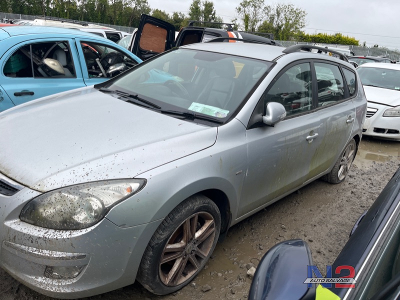 2009 HYUNDAI I30 1.6 CRDI PREMIUM 5DR for breaking