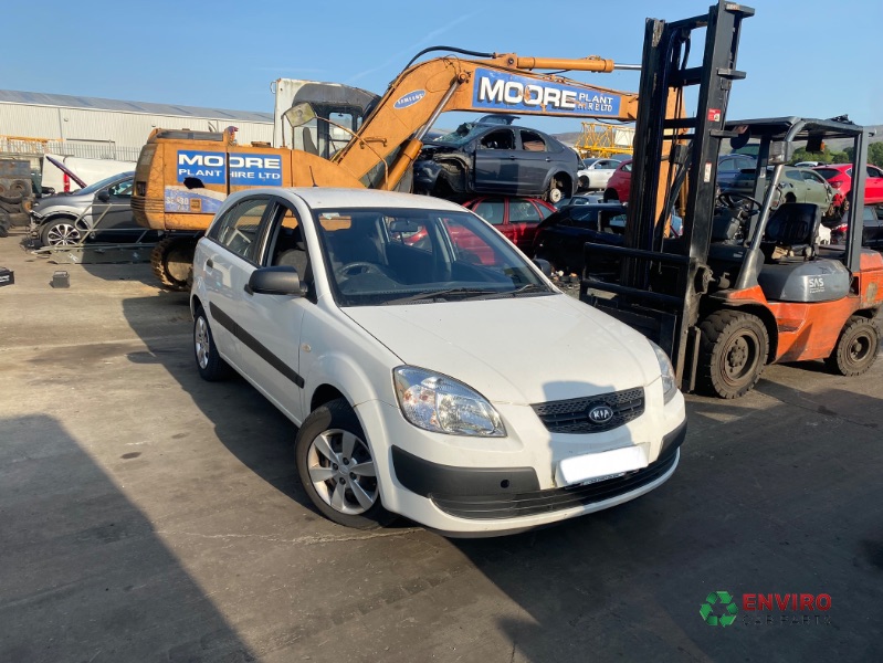 2009 KIA RIO 16V for breaking