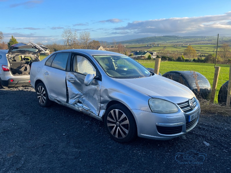 2009 VOLKSWAGEN JETTA 1.9 TDI S 103BHP 4DR for breaking