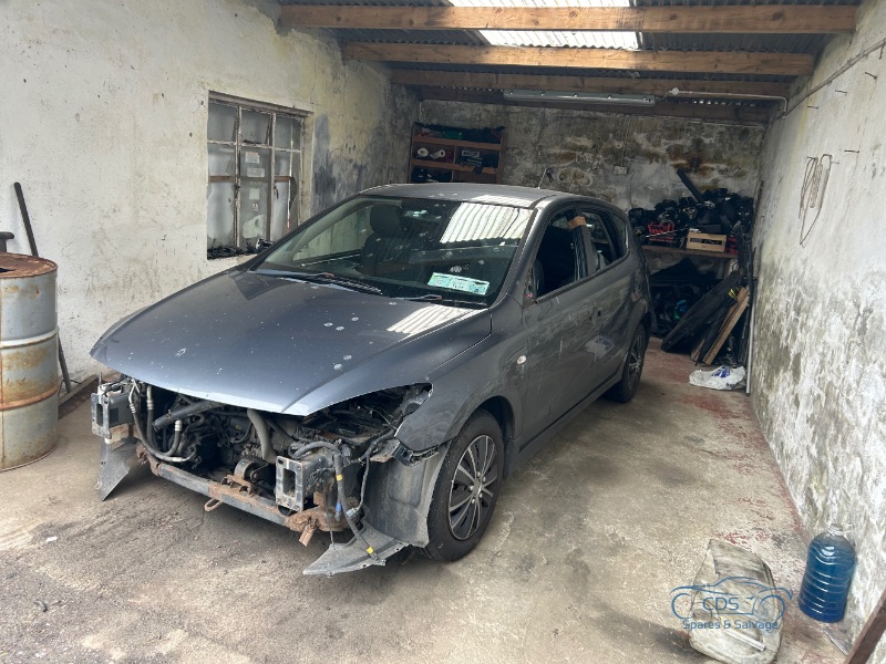 2010 HYUNDAI I30 1.6 CRDI CLASSIC 5DR for breaking
