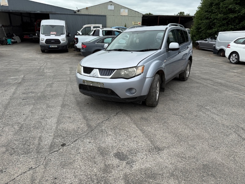 2010 MITSUBISHI OUTLANDER EQUIPPE SE DI-D for breaking