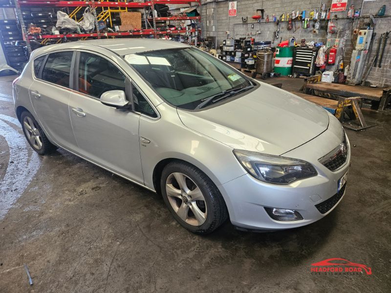 2010 OPEL ASTRA VAUXHALL 1.6 I SRI 115PS 5DR for breaking