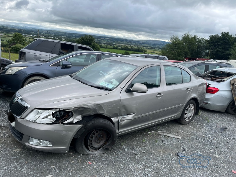 2010 SKODA OCTAVIA AMBIENTE 1.6 CR TDI 105HP 5DR for breaking