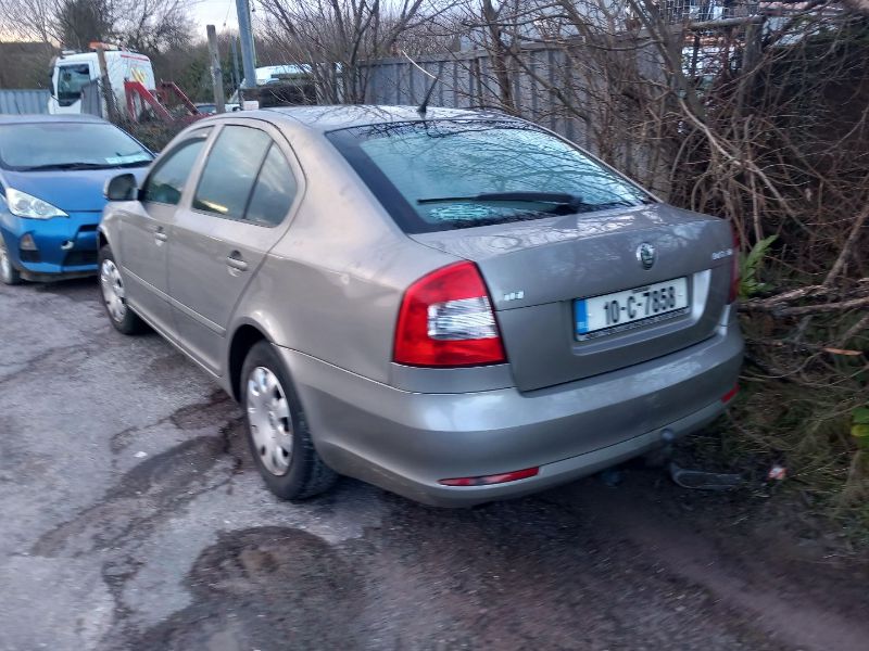 2010 SKODA OCTAVIA AMBIENTE 1.6 CR TDI 105HP 5DR for breaking