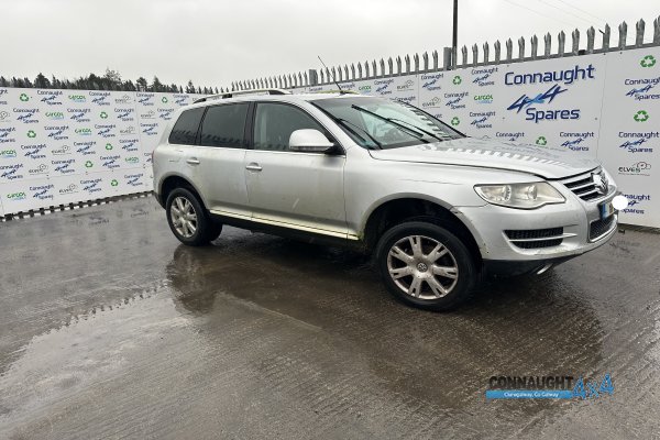 2010 VOLKSWAGEN TOUAREG 2.5 TDI VAN 174BHP 6SPEED 5DR for breaking