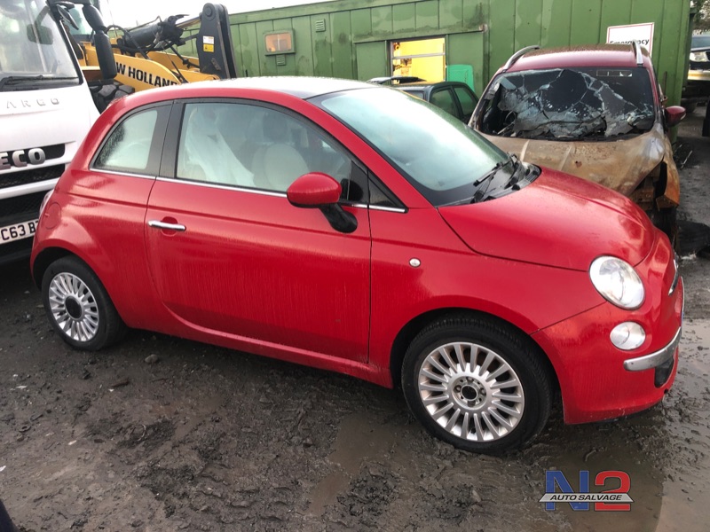 2011 FIAT 500 LOUNGE for breaking