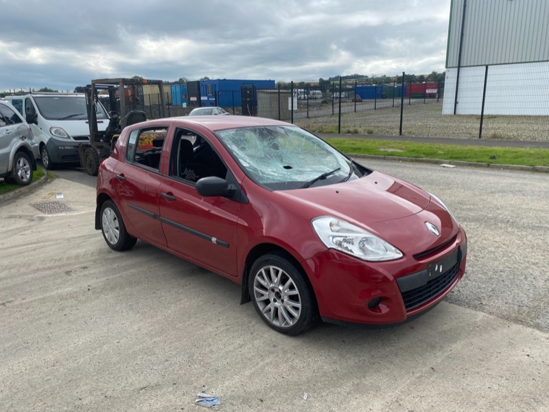 2011 RENAULT CLIO PZAZ for breaking