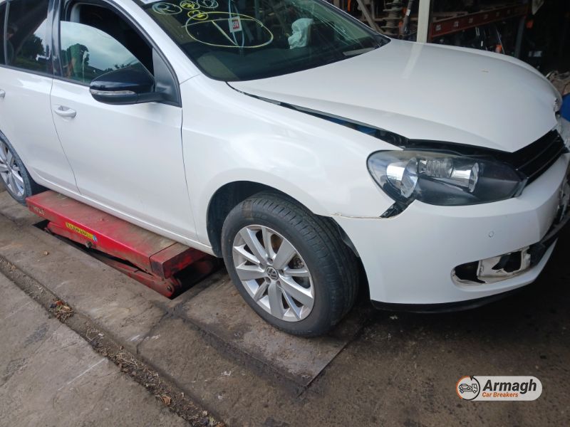 2011 VOLKSWAGEN GOLF MATCH TDI BLUE TECH for breaking