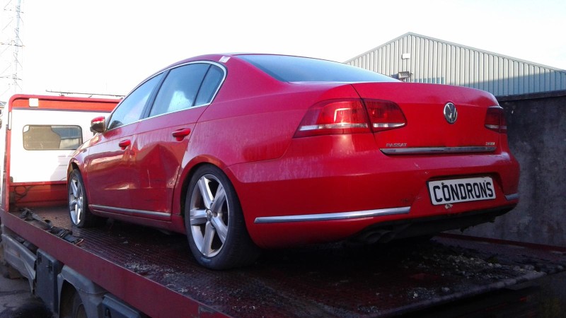 2011 VOLKSWAGEN PASSAT 2.0 TDI SE BLUEMOTION T TECH 1 for breaking