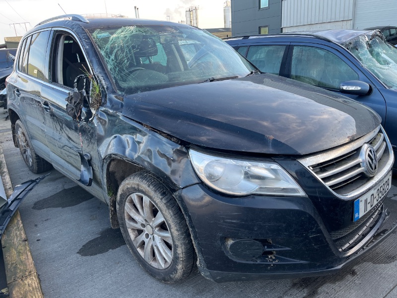 2011 VOLKSWAGEN TIGUAN SPORT 2.0 TDI MANUAL 6SPEED FWD BLUEMOTION 140HP 5DR for breaking