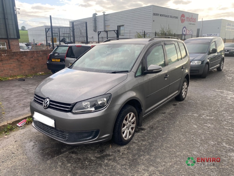 2011 VOLKSWAGEN TOURAN S TDI 106 for breaking