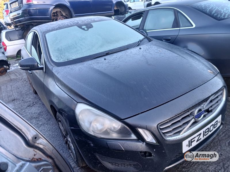 2011 VOLVO S60 SE D3 for breaking