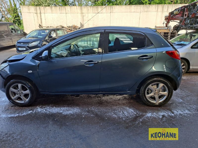 2012 MAZDA DEMIO DBA-DE3FS CVT 5DR AUTO for breaking