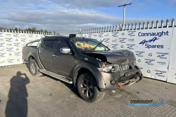 2012 MITSUBISHI L200 DID WARRIOR LB D/C 4WD 4 2.5 CR 4WORK 4DR A for breaking