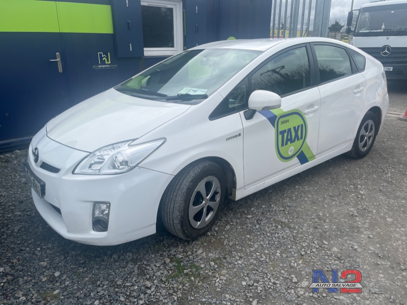 2012 TOYOTA PRIUS T3 HYBRID 5DR AUTO A for breaking