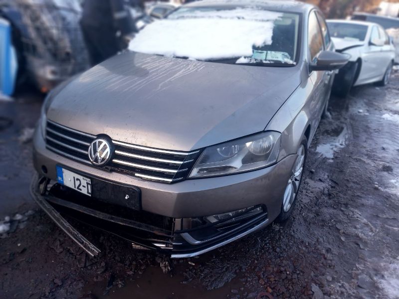 2012 VOLKSWAGEN PASSAT HIGHLINE 2.0 TDI MANUAL 6SPEED FWD BLUEMOTION 140HP 4DR for breaking