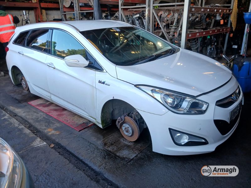 2013 HYUNDAI I40 STYLE BLUE DRIVE CRDI for breaking