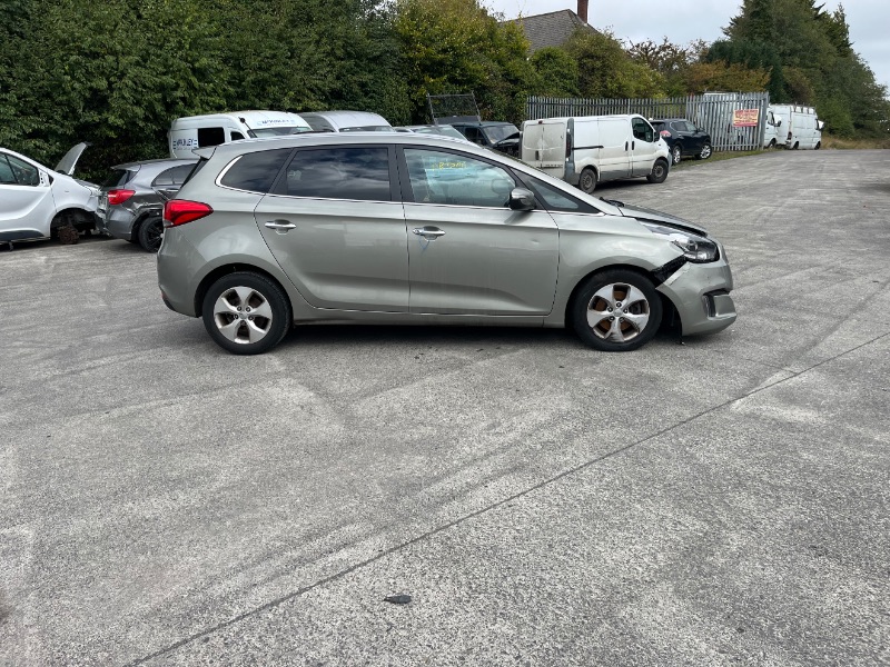 2013 KIA CARENS 2 CRDI AUTO for breaking