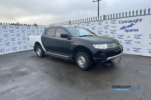 2013 MITSUBISHI L200 DID D/CAB 4WORK 134BHP 0 2.5 CR 4DR for breaking