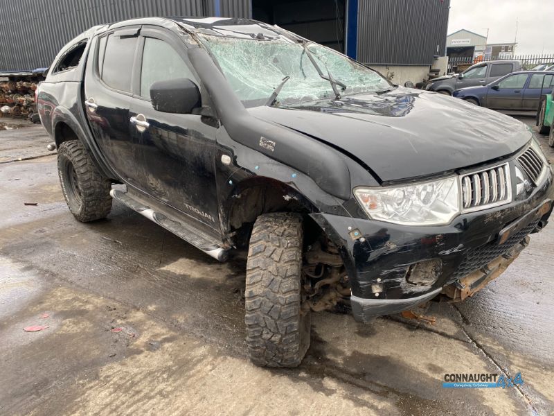 2013 MITSUBISHI L200 DID D/CAB TROJAN 4X4 4DR 2.5 CR 4WORK for breaking