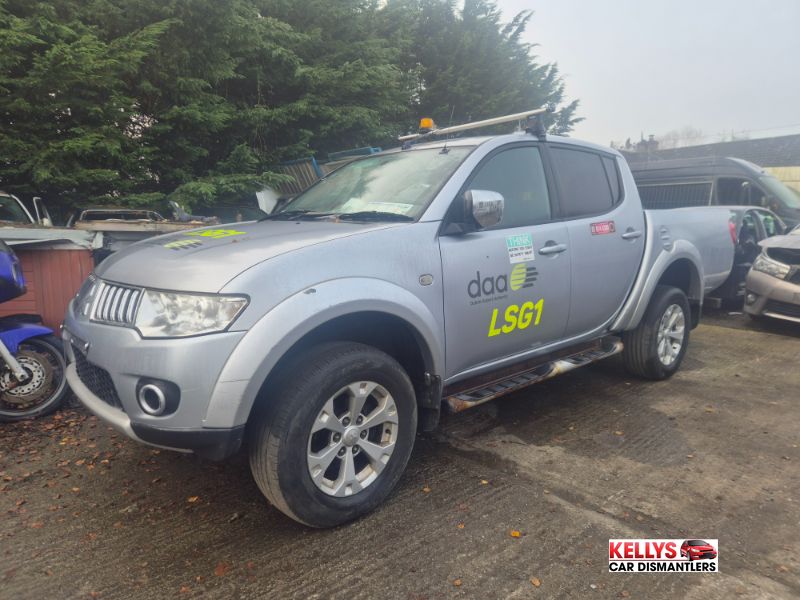 2013 MITSUBISHI L200 OTHER 2.5 DID 12MY INTENSE AUTO CR D.CAB 4DR for breaking