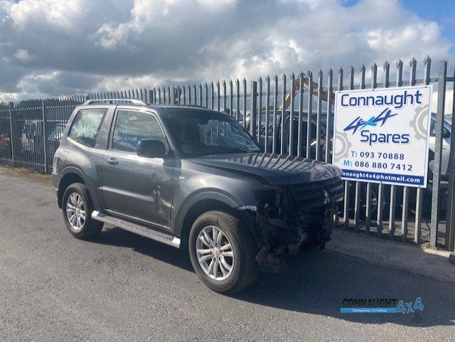 2013 MITSUBISHI PAJERO 3.2 DID SWB COMMERCIAL 2DR for breaking