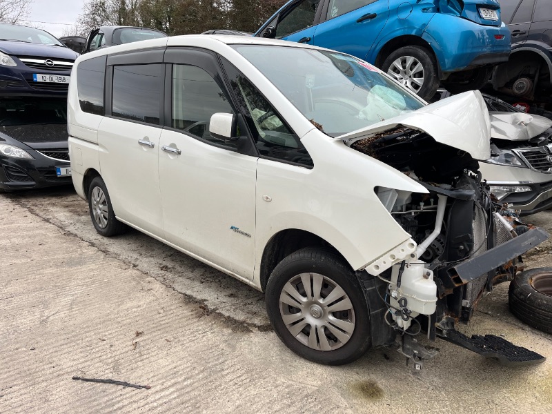 2013 NISSAN SERENA DAA-HC26 HYBRID 5DR AUTO for breaking